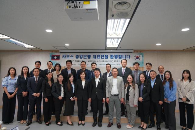 서금원과 신복위는 지난 12일월 라오스 중앙은행 임직원을 초청해 포용금융 확대 방안 연수를 개최했다 사진연합뉴스