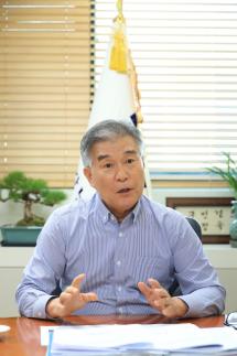 [아주초대석] 김현기는 누구인가…의회의 무게에 행정의 깊이를 더하다