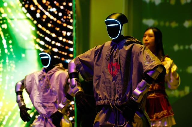Seouls Galaxy Robot Park hosts world failure day