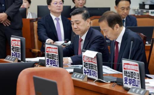 [2026 국정감사] 제넨셀 증인 채택 놓고 여야 충돌…복지위 국감 정회