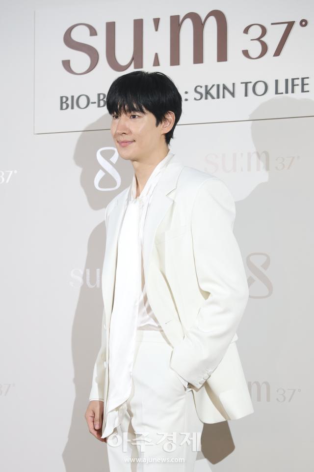 Lee Jae-hoon luce una sonrisa serena en el lanzamiento renovado de su:m37°