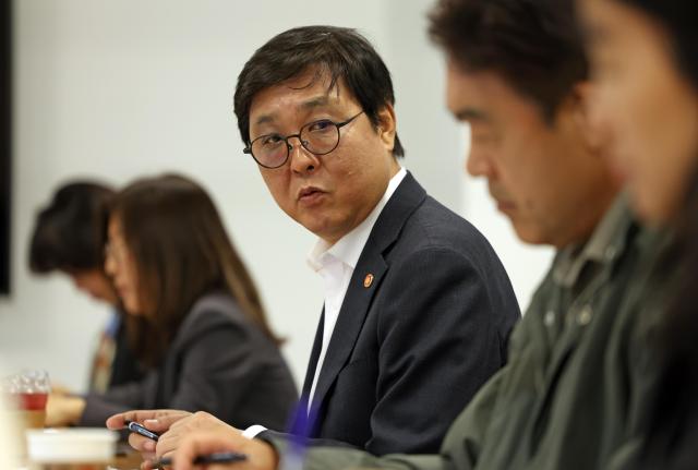 최휘영 장관 영화 홀드백 도입 막바지 숙의 단계