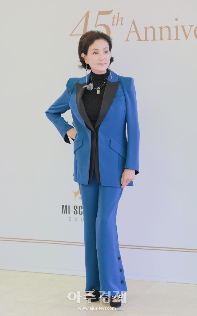An So-young participa en el desfile benéfico por el 45 aniversario de Michenson