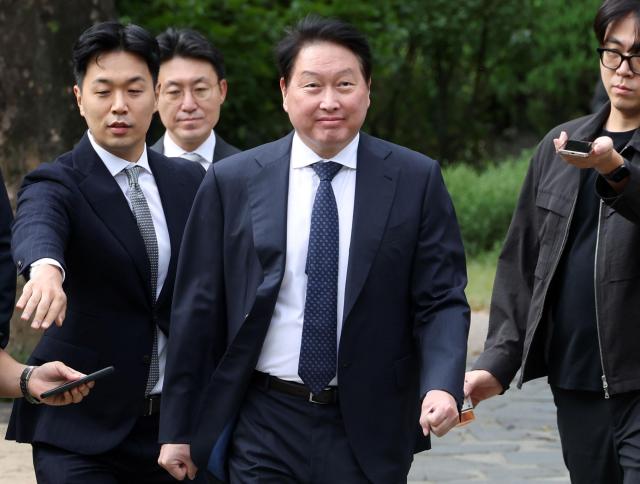 최태원 대한상의 회장이 9일 국회 사랑재에서 열린 경제대도약위원회 출범식에 참석하고 있다 사진공동취재