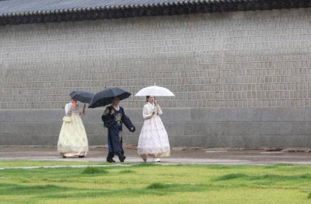 Tourism boom brings more foreign visitors but shorter stays