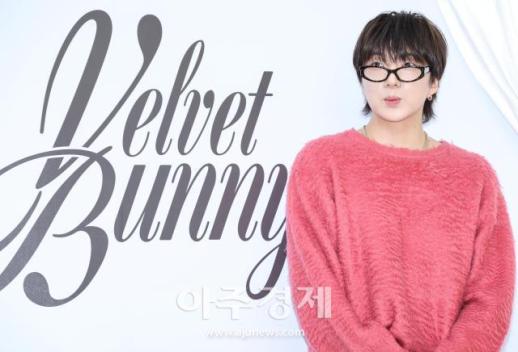 [포토] 강승윤, 화사한 핑크 스타일링