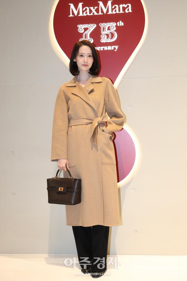 Yoon A asiste al evento emergente de Max Mara: Ha llegado la temporada de abrigos