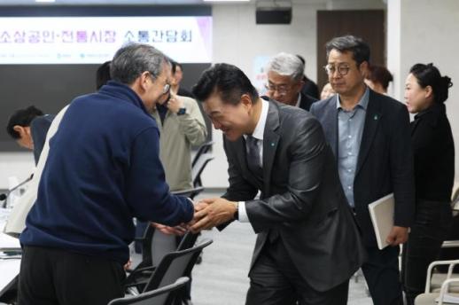 신용한 충북지사, 소상공인·전통시장 현장 목소리 청취...성장단계별 지원