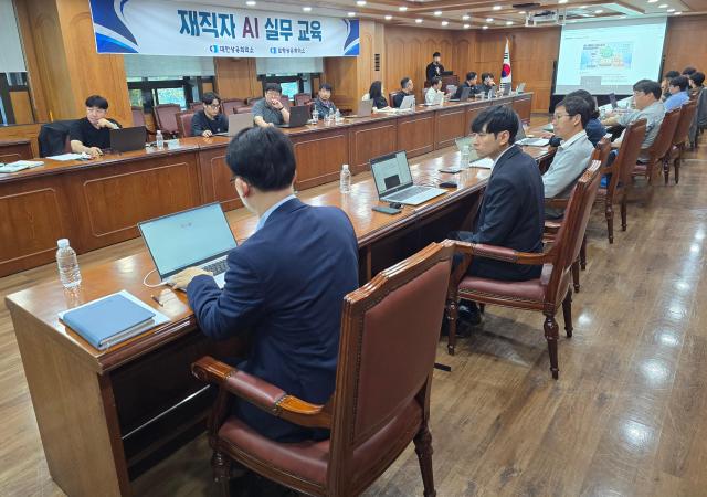 포항상의 ‘AI 활용 SNS 홍보 실무’ 교육 장면 사진포항상공회의소