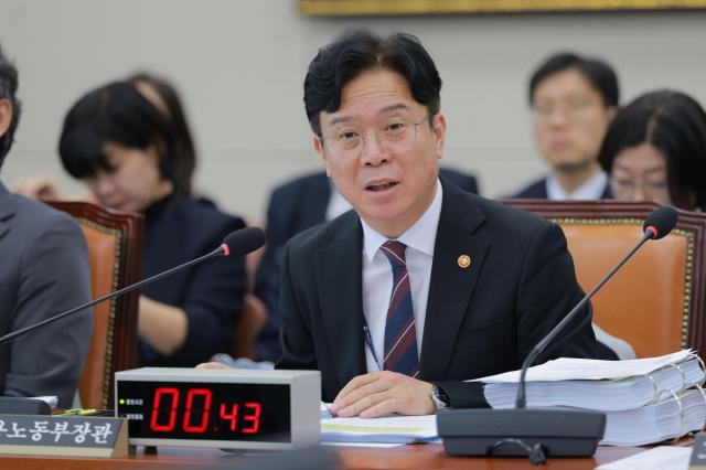 김영훈 고용노동부 장관 사진유대길 기자 dbeorlf123ajunewscom