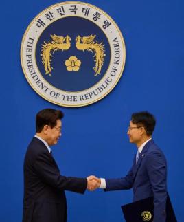 [아주사설│기본·원칙·상식] 보은 인사 논란 자초한 비서실장 인선