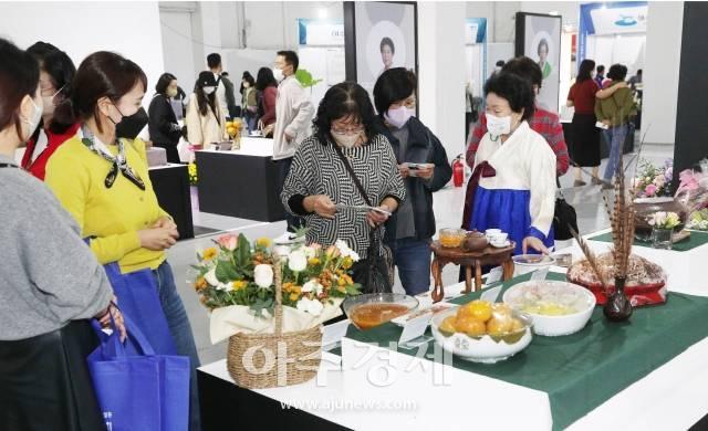 올해 남도음식문화큰잔치가 오는 23일부터 25일까지 나주 영산강정원에서 열린다 사진은 지난 2023년 큰잔치 모습 사진광주특별시