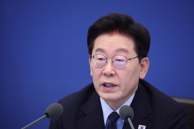 이재명 대통령이 15일 청와대에서 열린 수석보좌관회의에서 발언을 하고 있다 사진연합뉴스