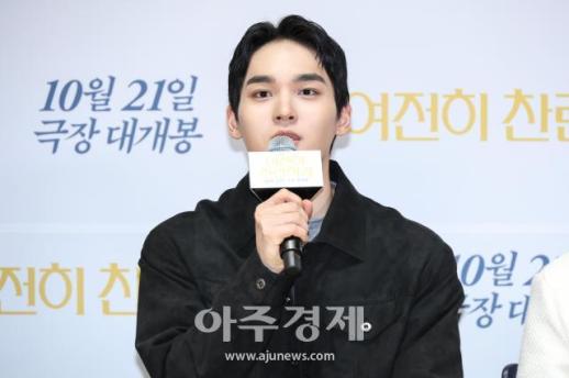 [포토] 인사말 하는 문성현 (여전히 찬란하게 기자간담회)