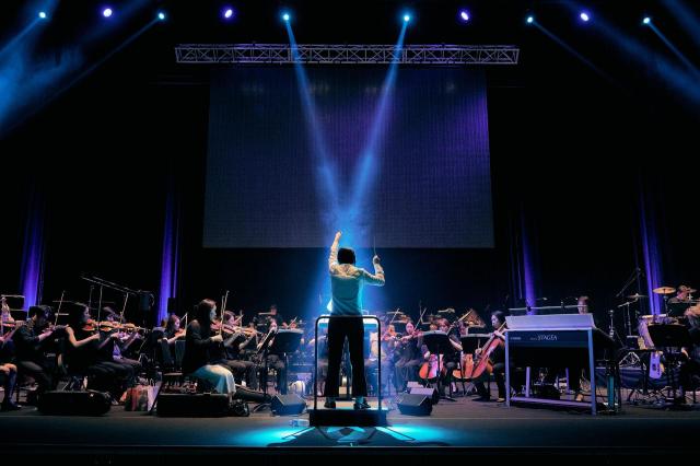 Sol Chin conducts StarCraft Live Concert on May 12 2022 Courtesy of Sol Chin