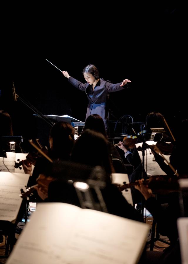 Conductor Sol Chin conducting Mahlerian Courtesy of Sol Chin