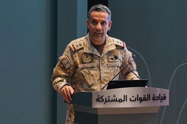 السعودية: الحوثيون شنّوا 20 هجوماً على مطار الملك خالد برياض.. 17 قتيلاً و333 جريحاً