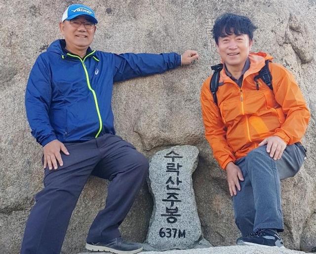 박향진 이사장오른쪽과 단짝 친구 고 김민배 전 TV조선 대표 사진박향진 제공