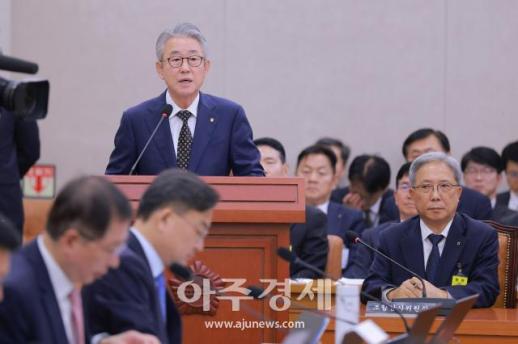 [포토] 업무보고 하는 ​​​​​​​강호동 농협회장