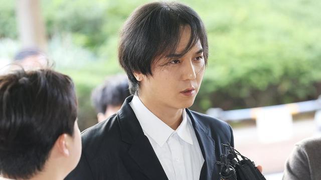 병역법 위반으로 징역형 집행유예가 선고된 그룹 위너 출신 송민호가 무단결근한 일수만큼 재복부 할 것으로 알려졌다 사진연합뉴스