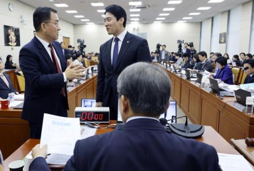 [2026 국감] 이진숙 제척 공방에 또 파행…박장범 불출석도 도마