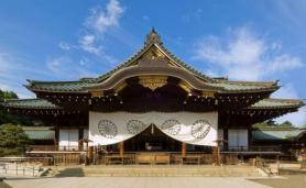 Japanese PM sends offering to war shrine but likely to skip visit