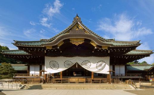 Japanese PM sends offering to war shrine but likely to skip visit
