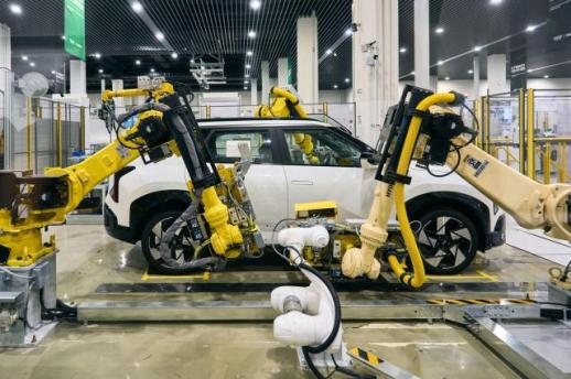 Hyundai Motor to deploy humanoid robots at new factories after 2032