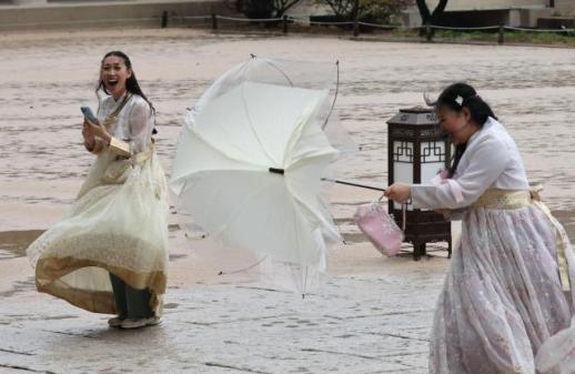 强降雨天气突袭首尔