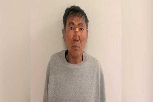 Cảnh sát thu giữ dao của Choi Chung-rak trong cuộc biểu tình, sau đó trả lại