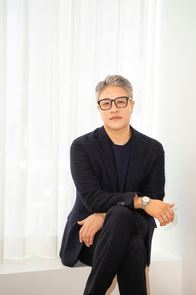 티빙 로또 1등도 출근합니다 윤영빈 감독 사진티빙