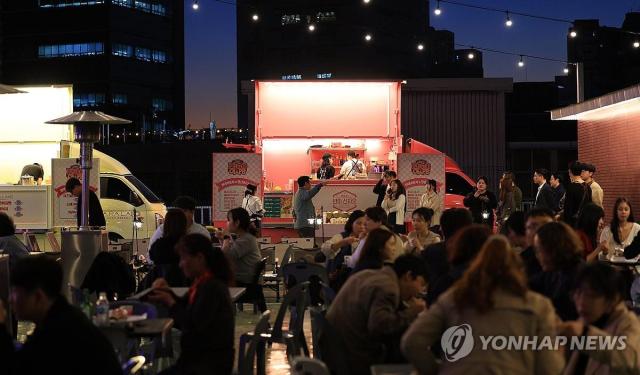 Seúl lanza bonos de consumo nocturno por 1.000 millones de pesos para revitalizar la economía callejera