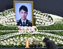  不当言论秋美爱出席殉职消防员葬礼