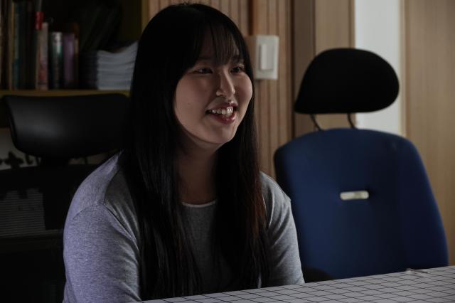 Kim Min-jeong a senior at Yeomyung School who aspires to become a writer and counts Hermann Hesse and Nobel Prize-winning South Korean author Han Kang among her favorite authors speaks during an interview with AJP at the school in Seouls Gangseo District on Oct 19 2026 AJP Yoo Na-hyun 