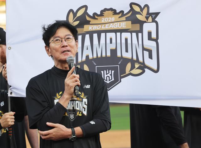 KT Wiz renueva contrato con el director Lee Kang-chul por 3 años y 3.400 millones de wones, el mayor salario en la historia de la Liga KBO