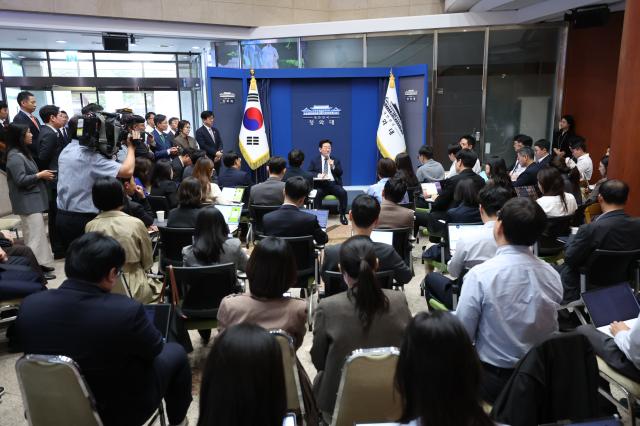 El presidente Lee afirma que el suministro de viviendas se normalizará después de 2028 y que las políticas de crédito deben ser más precisas