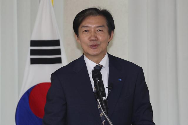 조국 조국혁신당 혁신정책연구원장이 지난 19일 오후 전남광주 장성군가족행복센터에서 열린 불평등을 이기는 민생·복지 메가프로젝트 주제 특강에서 발언하고 있다사진연합뉴스