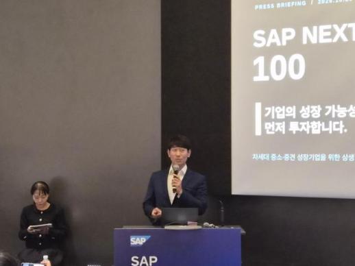 규제·소송 봇물 AI캐릭터챗 시험대...美선 파산, 韓은 국감장 선다