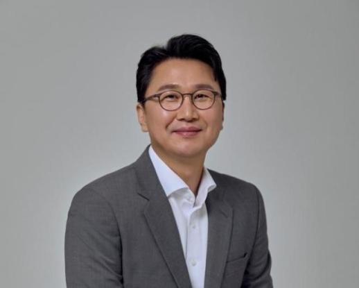딸 대신 전문경영인에게...이환성 세라젬 회장, 이경수 대표 양자 입양 지분 승계