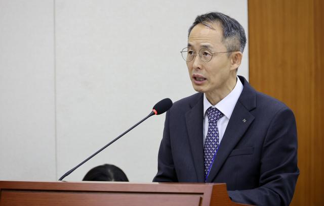 황기연 한국수출입은행장이 20일 국회 재정경제기획위원회에서 열린 한국수출입은행 등에 대한 국정감사에서 의원 질의에 답하고 있다 사진연합뉴스