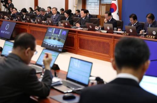 학부모 악성 민원에 통화·면담 종료·퇴거 조치 가능해진다…불응 땐 수사기관 신고