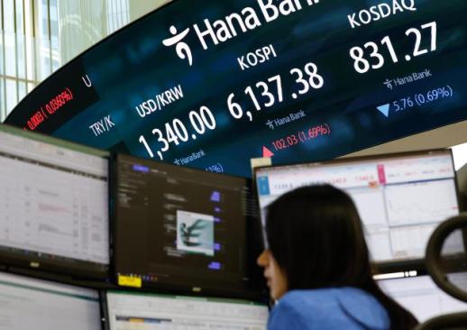 Retail investors fight a losing battle as outflows from Seoul deepen