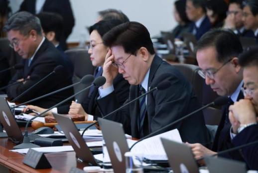 국회 입법 참 갑갑… 이 대통령, 산재 감소 속 안전 제재 법안 처리 촉구