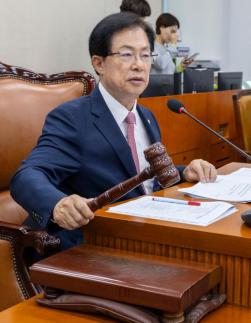 이만희 복지위원장, 공공의료 예산 삭감에 말장난하나