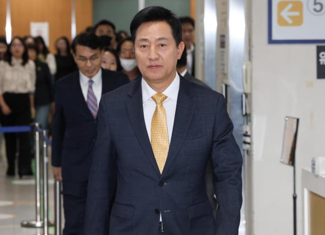 오세훈 서울시장이 2일 서울 서초구 서울고등법원에서 열리는 명태균 여론조사 의혹 사건 항소심 결심공판에 출석하고 있다 사진연합뉴스