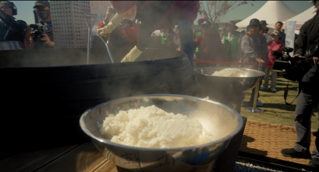 Freshly cooked Icheon rice is served from a giant cauldron as visitors watch at the Icheon Rice Cultural Festival in Icheon Gyeonggi Province on Oct 15 2026 AJP Joonha Yoo