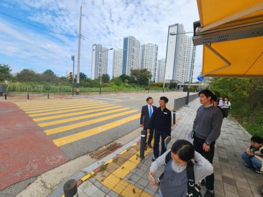충남교육청, 천안 능수초 통학로 안전점검…위험 요소 개선 나선다