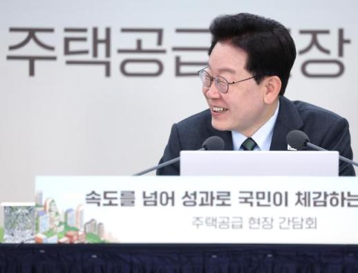 李대통령 SNS 소통 더 늘릴 것…언론 접촉·현장 방문도 확대