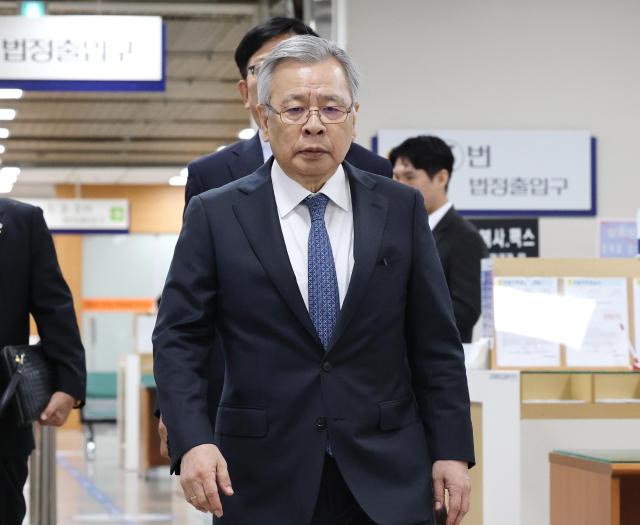 Exfiscal Park Young-soo condenado a 6 años de prisión en apelación por corrupción en caso Daejang-dong; absuelto de cargos por promesa de 5.000 millones