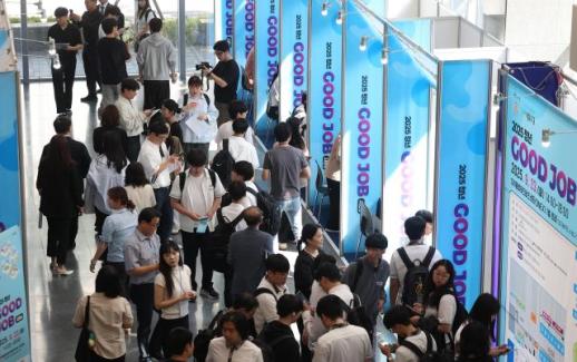 Nonregular workers make up the bulk of Koreas wage job gains 